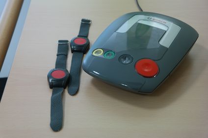 Hausnotrufger&auml;t und Armband